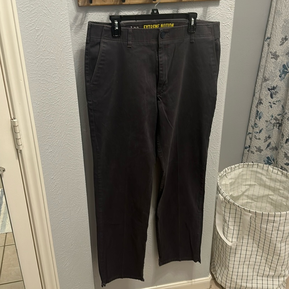 Men’s Lee khaki style pants
